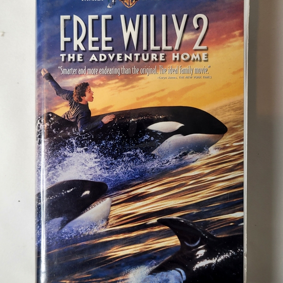 Free Willy VHS Set - Picture 5 of 8